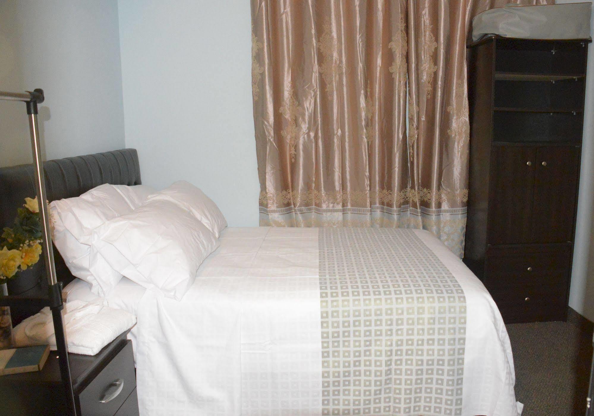 Smile Back B&B Торонто Екстериор снимка