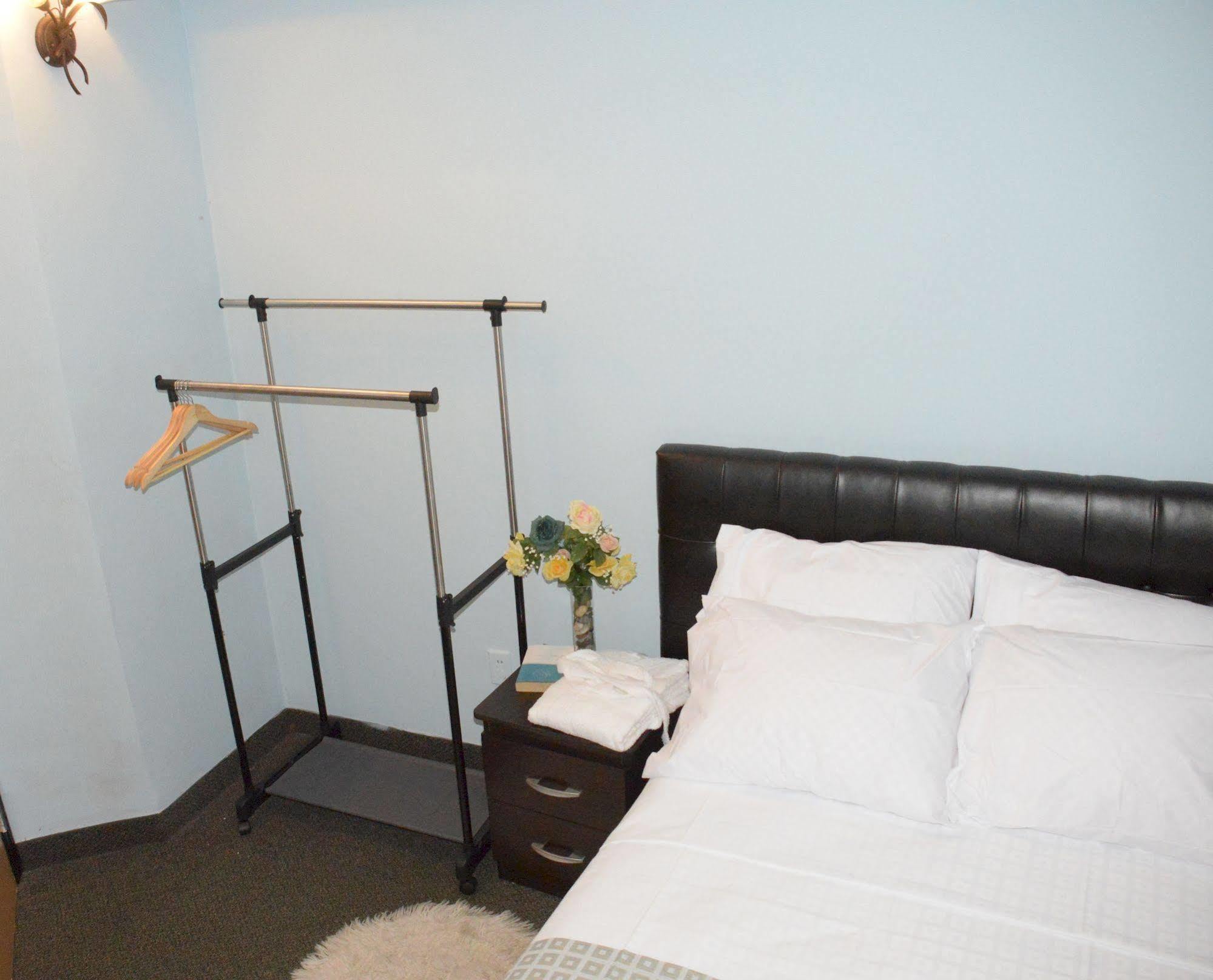 Smile Back B&B Торонто Екстериор снимка